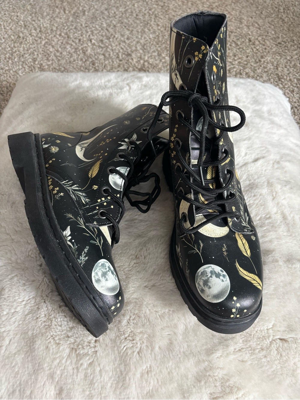 Celestial Moon & Feather Lace-Up Black Ankle Boots Rogue +Woolf nwt 7.5 witch